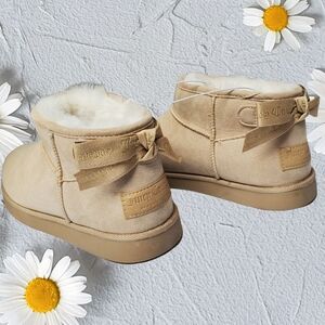 Juicy Couture Sherpa Booties Bow Mini Boots Beige Cozy Y2K UGG Style Size 7 NWT